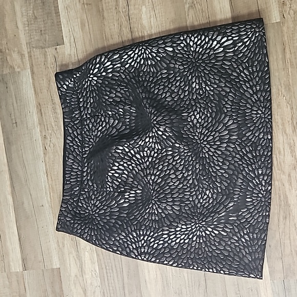 Loft Shiny Floral Firecracker Burst Design Skirt - Picture 4 of 6